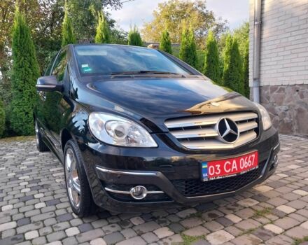 Чорний Мерседес 200, об'ємом двигуна 2 л та пробігом 182 тис. км за 7700 $, фото 1 на Automoto.ua