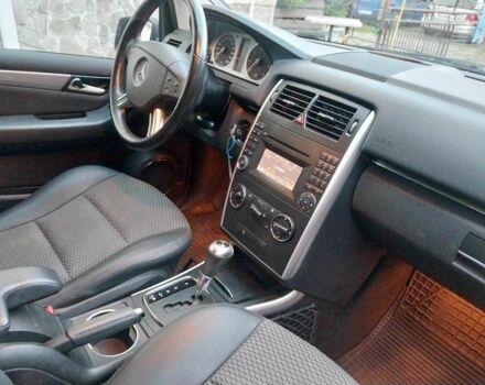 Чорний Мерседес 200, об'ємом двигуна 2 л та пробігом 182 тис. км за 7700 $, фото 15 на Automoto.ua