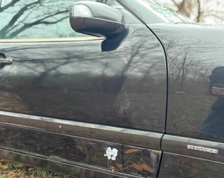 Чорний Мерседес 200, об'ємом двигуна 2 л та пробігом 3 тис. км за 2300 $, фото 4 на Automoto.ua