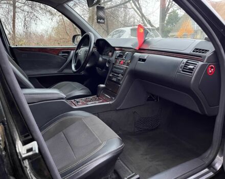 Чорний Мерседес 200, об'ємом двигуна 2 л та пробігом 3 тис. км за 2300 $, фото 13 на Automoto.ua