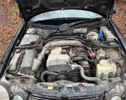 Чорний Мерседес 200, об'ємом двигуна 2 л та пробігом 3 тис. км за 2300 $, фото 18 на Automoto.ua