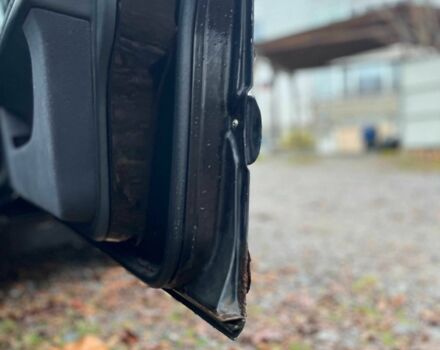 Чорний Мерседес 200, об'ємом двигуна 2 л та пробігом 3 тис. км за 2300 $, фото 12 на Automoto.ua