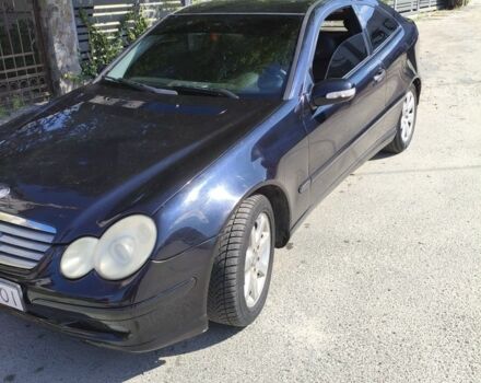 Черный Мерседес 200, объемом двигателя 2.1 л и пробегом 450 тыс. км за 3900 $, фото 3 на Automoto.ua