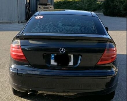 Чорний Мерседес 200, об'ємом двигуна 1.8 л та пробігом 315 тис. км за 4200 $, фото 2 на Automoto.ua