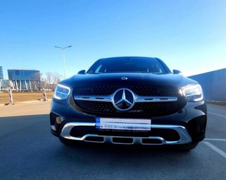 Черный Мерседес 200, объемом двигателя 2 л и пробегом 27 тыс. км за 47700 $, фото 1 на Automoto.ua