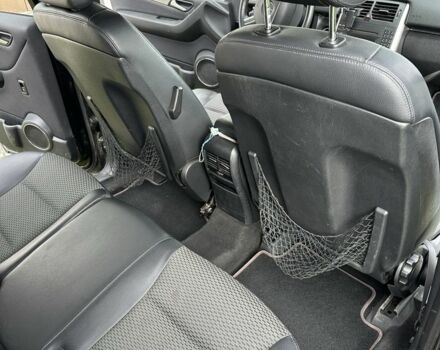 Черный Мерседес 200, объемом двигателя 2 л и пробегом 207 тыс. км за 7000 $, фото 5 на Automoto.ua