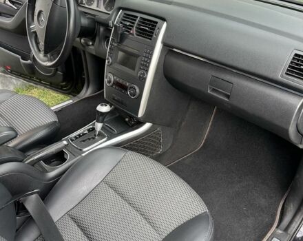 Черный Мерседес 200, объемом двигателя 2 л и пробегом 207 тыс. км за 7000 $, фото 4 на Automoto.ua