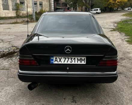 Чорний Мерседес 200, об'ємом двигуна 2 л та пробігом 458 тис. км за 4500 $, фото 1 на Automoto.ua