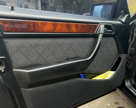 Чорний Мерседес 200, об'ємом двигуна 2 л та пробігом 458 тис. км за 4500 $, фото 6 на Automoto.ua