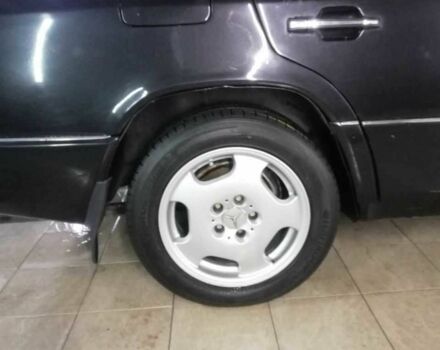 Черный Мерседес 200, объемом двигателя 2 л и пробегом 476 тыс. км за 1700 $, фото 1 на Automoto.ua