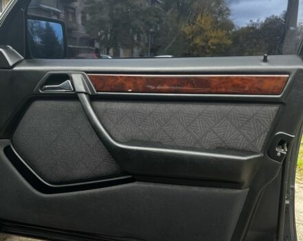 Чорний Мерседес 200, об'ємом двигуна 2 л та пробігом 458 тис. км за 4500 $, фото 7 на Automoto.ua