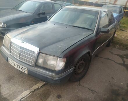 Черный Мерседес 200, объемом двигателя 0 л и пробегом 216 тыс. км за 600 $, фото 1 на Automoto.ua