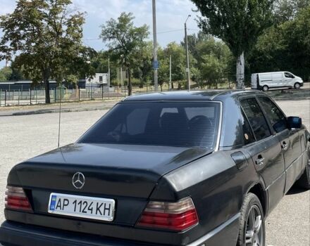 Черный Мерседес 200, объемом двигателя 2 л и пробегом 350 тыс. км за 2000 $, фото 6 на Automoto.ua