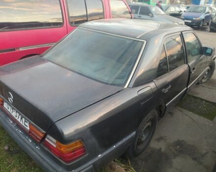 Черный Мерседес 200, объемом двигателя 0 л и пробегом 216 тыс. км за 600 $, фото 2 на Automoto.ua