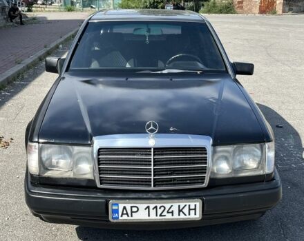 Черный Мерседес 200, объемом двигателя 2 л и пробегом 350 тыс. км за 2000 $, фото 1 на Automoto.ua
