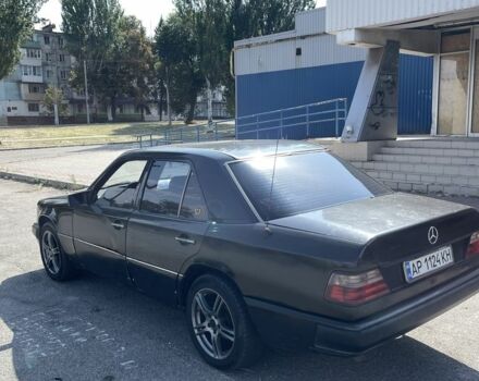 Черный Мерседес 200, объемом двигателя 2 л и пробегом 350 тыс. км за 2000 $, фото 3 на Automoto.ua