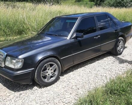 Черный Мерседес 200, объемом двигателя 2 л и пробегом 320 тыс. км за 2399 $, фото 7 на Automoto.ua