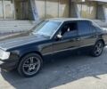 Черный Мерседес 200, объемом двигателя 2 л и пробегом 350 тыс. км за 2000 $, фото 2 на Automoto.ua