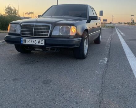 Чорний Мерседес 200, об'ємом двигуна 2 л та пробігом 350 тис. км за 3000 $, фото 6 на Automoto.ua