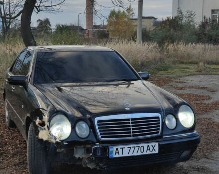 Черный Мерседес 200, объемом двигателя 2 л и пробегом 325 тыс. км за 1950 $, фото 2 на Automoto.ua