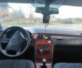 Черный Мерседес 200, объемом двигателя 2 л и пробегом 325 тыс. км за 1950 $, фото 6 на Automoto.ua