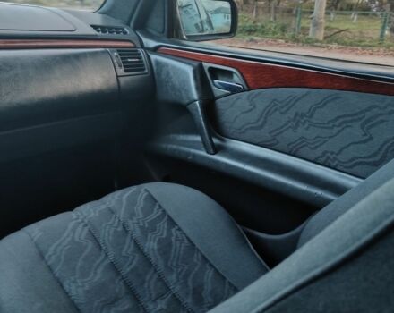 Черный Мерседес 200, объемом двигателя 2 л и пробегом 325 тыс. км за 1950 $, фото 7 на Automoto.ua