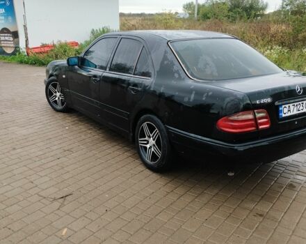 Черный Мерседес 200, объемом двигателя 2 л и пробегом 330 тыс. км за 2500 $, фото 4 на Automoto.ua
