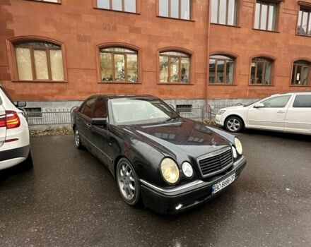 Черный Мерседес 200, объемом двигателя 2.8 л и пробегом 450 тыс. км за 4000 $, фото 1 на Automoto.ua