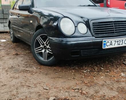 Черный Мерседес 200, объемом двигателя 2 л и пробегом 330 тыс. км за 2500 $, фото 5 на Automoto.ua