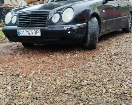 Черный Мерседес 200, объемом двигателя 2 л и пробегом 330 тыс. км за 2500 $, фото 6 на Automoto.ua