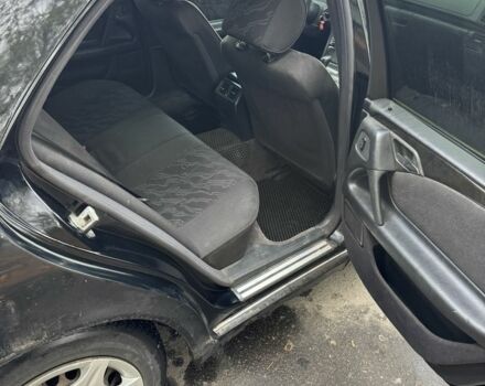 Чорний Мерседес 200, об'ємом двигуна 2 л та пробігом 346 тис. км за 2000 $, фото 5 на Automoto.ua