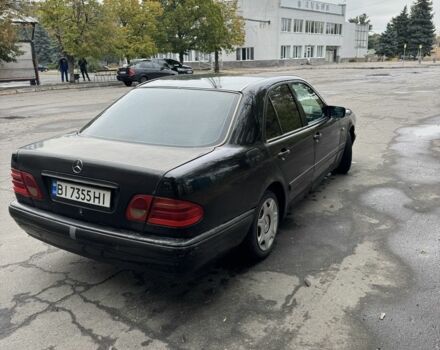 Чорний Мерседес 200, об'ємом двигуна 2 л та пробігом 346 тис. км за 2000 $, фото 3 на Automoto.ua