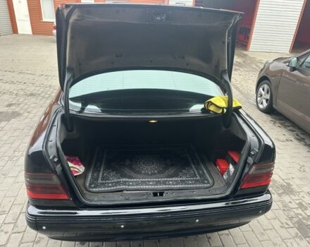 Черный Мерседес 200, объемом двигателя 2 л и пробегом 3 тыс. км за 5000 $, фото 4 на Automoto.ua