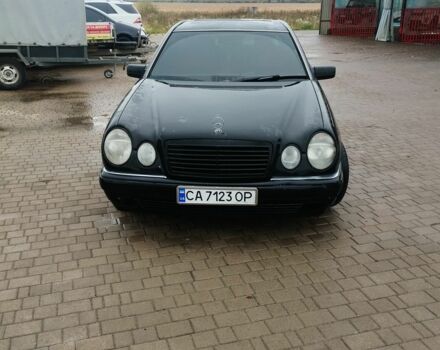 Черный Мерседес 200, объемом двигателя 2 л и пробегом 330 тыс. км за 2500 $, фото 3 на Automoto.ua