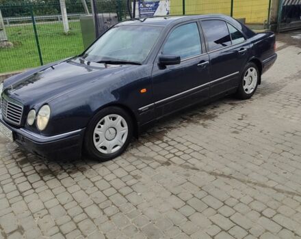 Черный Мерседес 200, объемом двигателя 2.2 л и пробегом 370 тыс. км за 2750 $, фото 1 на Automoto.ua