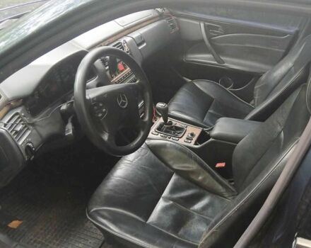 Черный Мерседес 200, объемом двигателя 2 л и пробегом 350 тыс. км за 2200 $, фото 1 на Automoto.ua