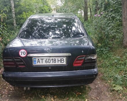 Черный Мерседес 200, объемом двигателя 2 л и пробегом 350 тыс. км за 2200 $, фото 2 на Automoto.ua