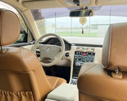 Черный Мерседес 200, объемом двигателя 2 л и пробегом 310 тыс. км за 5200 $, фото 6 на Automoto.ua