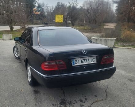 Черный Мерседес 200, объемом двигателя 2 л и пробегом 400 тыс. км за 2499 $, фото 4 на Automoto.ua
