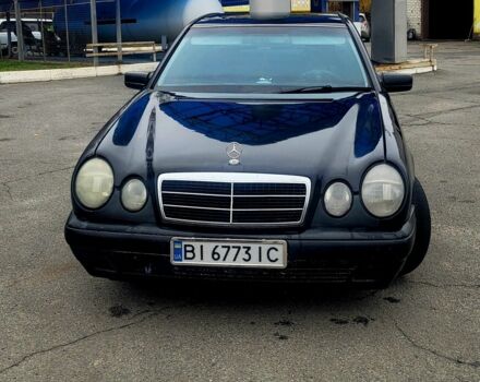 Черный Мерседес 200, объемом двигателя 2 л и пробегом 400 тыс. км за 2499 $, фото 1 на Automoto.ua