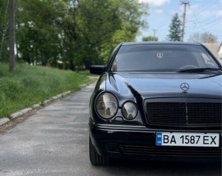 Черный Мерседес 200, объемом двигателя 2 л и пробегом 310 тыс. км за 5200 $, фото 10 на Automoto.ua