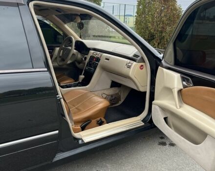 Черный Мерседес 200, объемом двигателя 2 л и пробегом 310 тыс. км за 5200 $, фото 7 на Automoto.ua