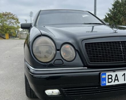 Черный Мерседес 200, объемом двигателя 2 л и пробегом 310 тыс. км за 5200 $, фото 1 на Automoto.ua