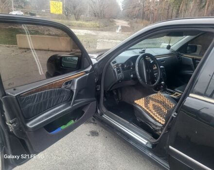 Черный Мерседес 200, объемом двигателя 2 л и пробегом 400 тыс. км за 2499 $, фото 7 на Automoto.ua