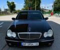 Черный Мерседес 200, объемом двигателя 2 л и пробегом 300 тыс. км за 4615 $, фото 1 на Automoto.ua