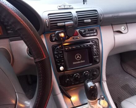 Чорний Мерседес 200, об'ємом двигуна 2 л та пробігом 385 тис. км за 3900 $, фото 4 на Automoto.ua