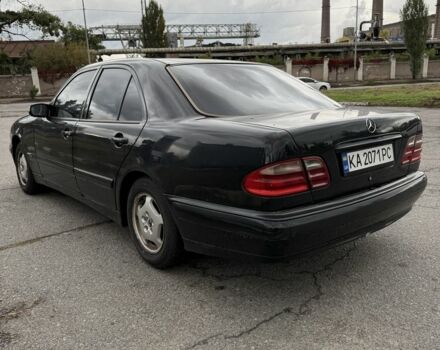 Чорний Мерседес 200, об'ємом двигуна 2 л та пробігом 328 тис. км за 3000 $, фото 5 на Automoto.ua