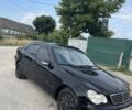 Черный Мерседес 200, объемом двигателя 2 л и пробегом 218 тыс. км за 3517 $, фото 1 на Automoto.ua