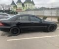 Черный Мерседес 200, объемом двигателя 2 л и пробегом 350 тыс. км за 3900 $, фото 5 на Automoto.ua