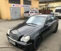 Черный Мерседес 200, объемом двигателя 2 л и пробегом 350 тыс. км за 3900 $, фото 1 на Automoto.ua